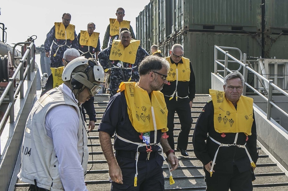 26th MEU, USS Oak Hill welcome distinguished visitors aboard