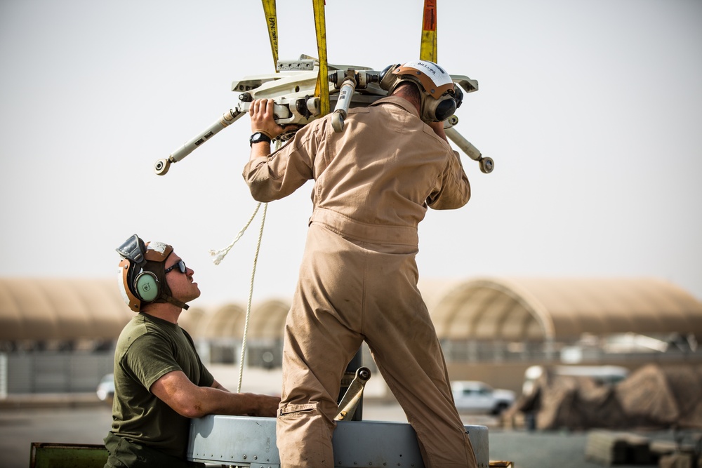 VMM-164 Mechanics Sustain Operational Readiness