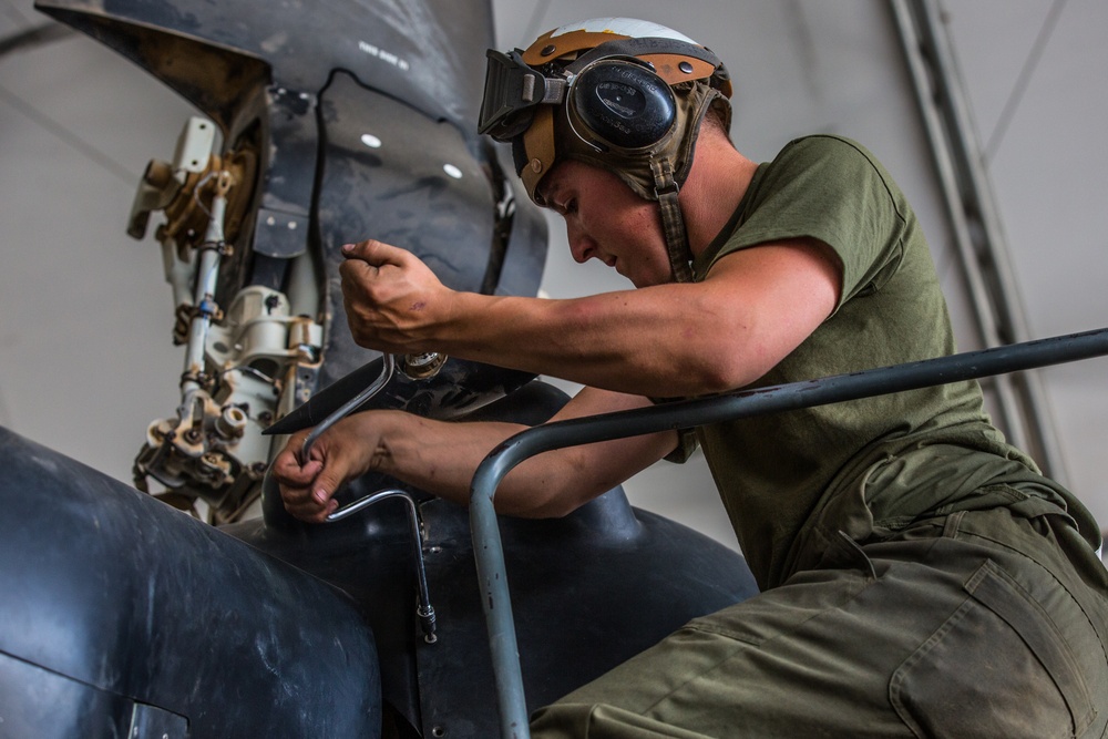 VMM-164 Mechanics Sustain Operational Readiness