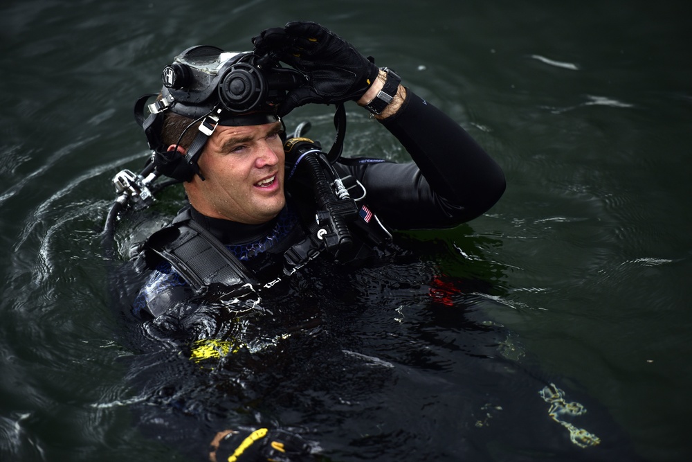 Coast Guard divers participate in Joint Exercise Black Drum