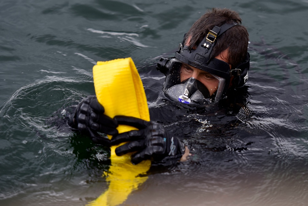 Coast Guard divers participate in Joint Exercise Black Drum