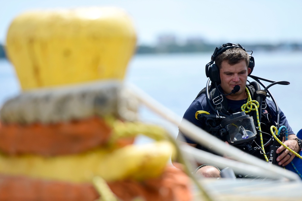 Coast Guard divers participate in Joint Exercise Black Drum