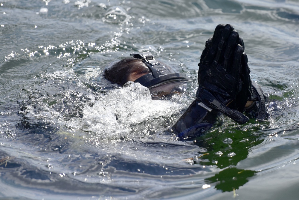 Coast Guard divers participate in Joint Exercise Black Drum