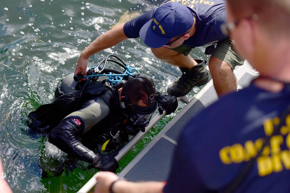 Coast Guard divers participate in Joint Exercise Black Drum