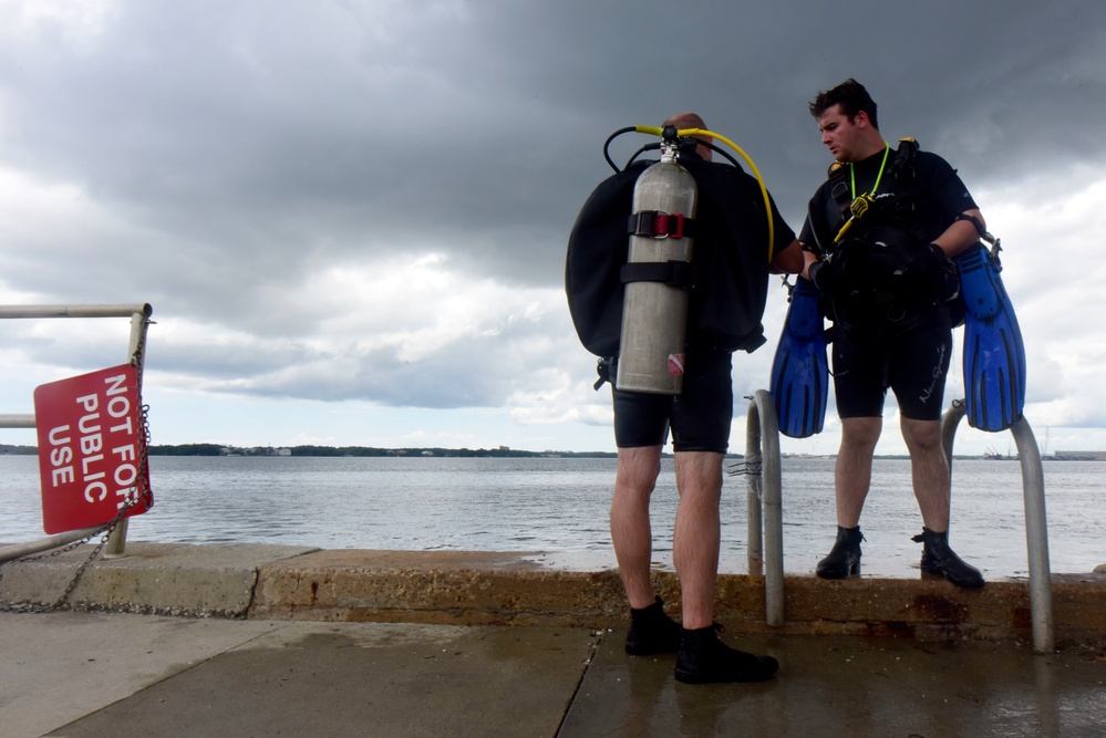 Coast Guard divers participate in Joint Exercise Black Drum