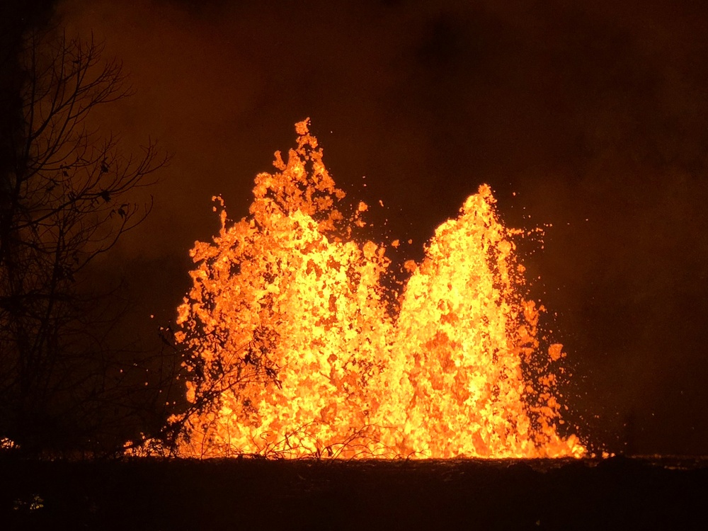 Steady flow from Puna fissures