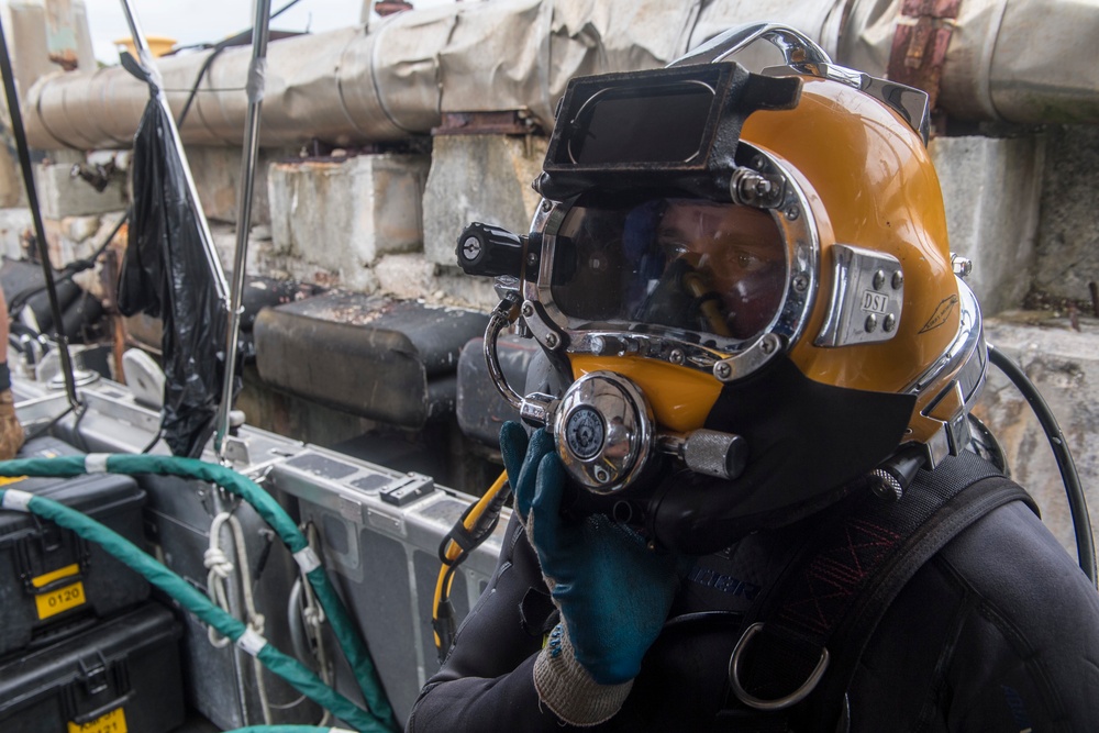 UCT 2 Conducts Dive Operations