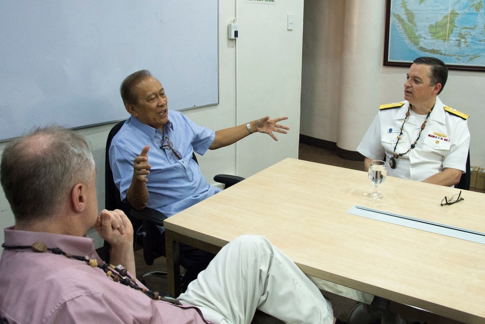 7th Fleet Deputy visits Puerto Princesa