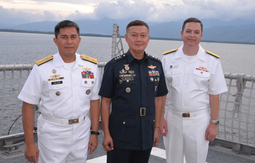 7th Fleet Deputy hosts reception for Filipino dignitaries aboard USNS Millinocket