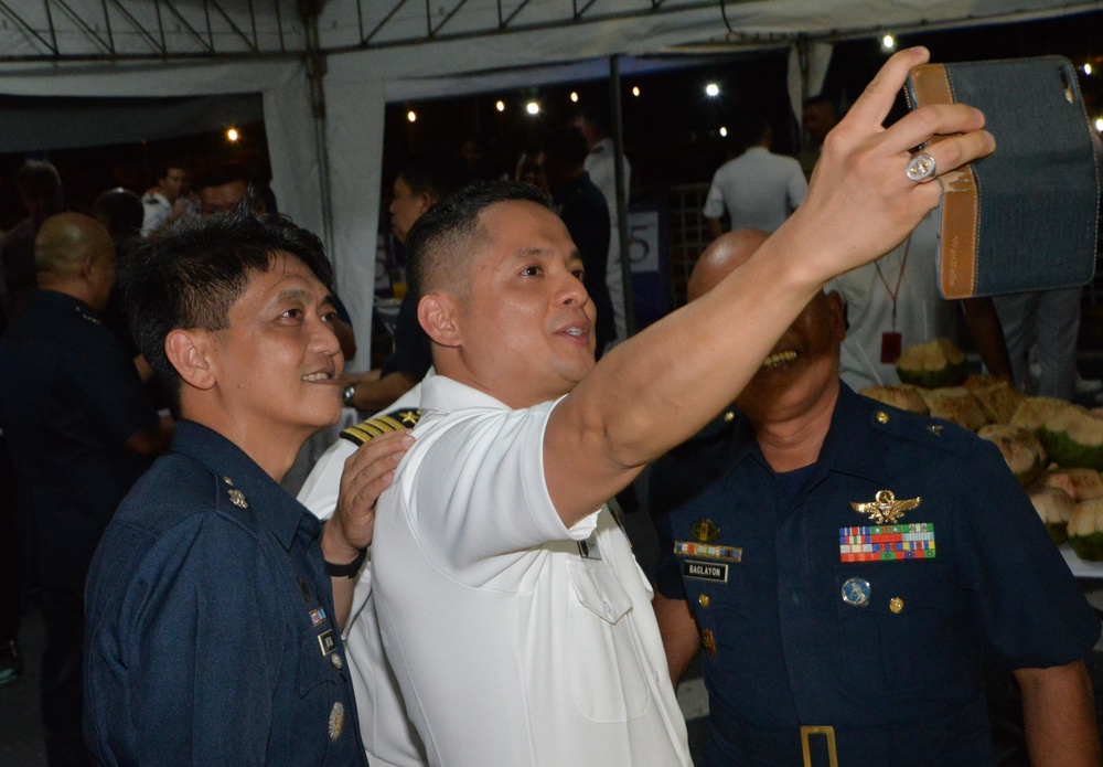 7th Fleet Deputy hosts reception for Filipino dignitaries aboard USNS Millinocket