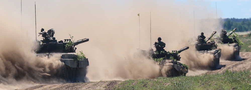 Polish soldiers kick the dust up during Saber Strike 18