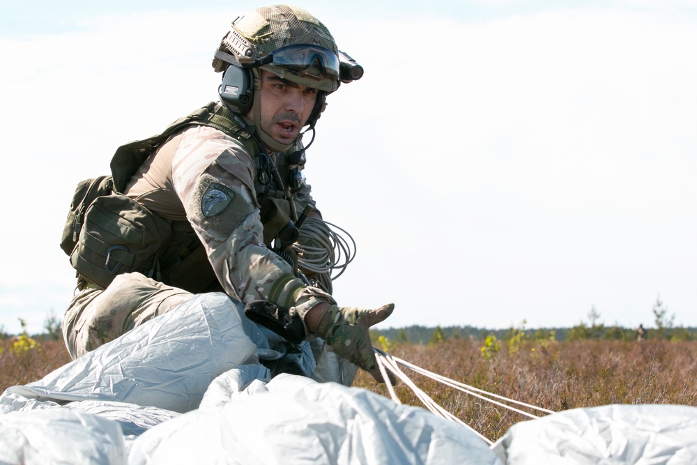 Italian, Portuguese Soldiers Conduct Halo Jump During Saber Strike 18