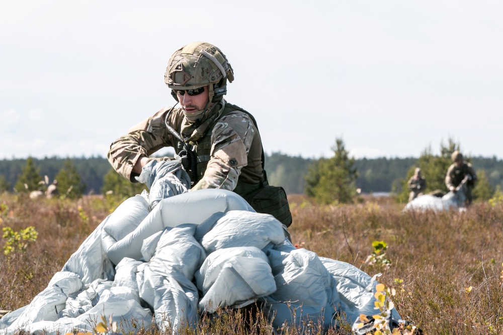 Italian, Portuguese Soldiers Conduct Halo Jump During Saber Strike 18