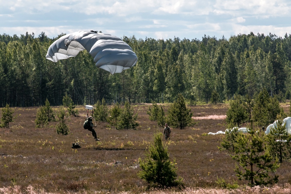 Italian, Portuguese Soldiers Conduct Halo Jump During Saber Strike 18