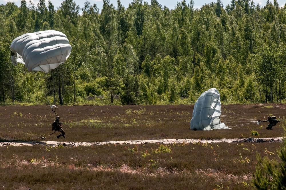 Italian, Portuguese Soldiers Conduct Halo Jump During Saber Strike 18