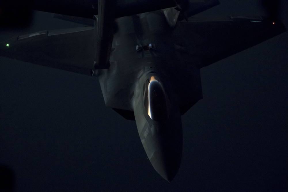 F-22 Raptor recieves in flight refueling