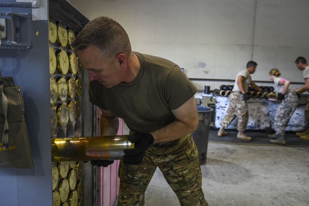 1st SOW commander builds 105mm rounds with Ammo Airmen