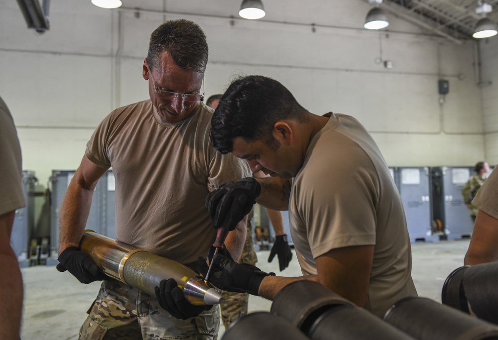 1st SOW commander builds 105mm rounds with Ammo Airmen