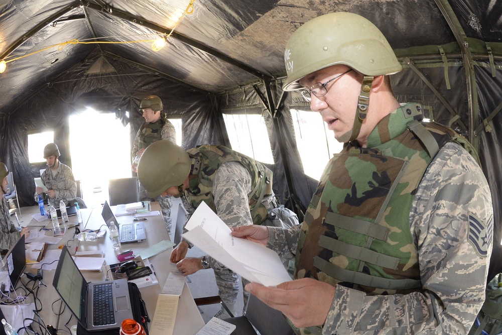 Contracting personnel sharpen skills during field exercise