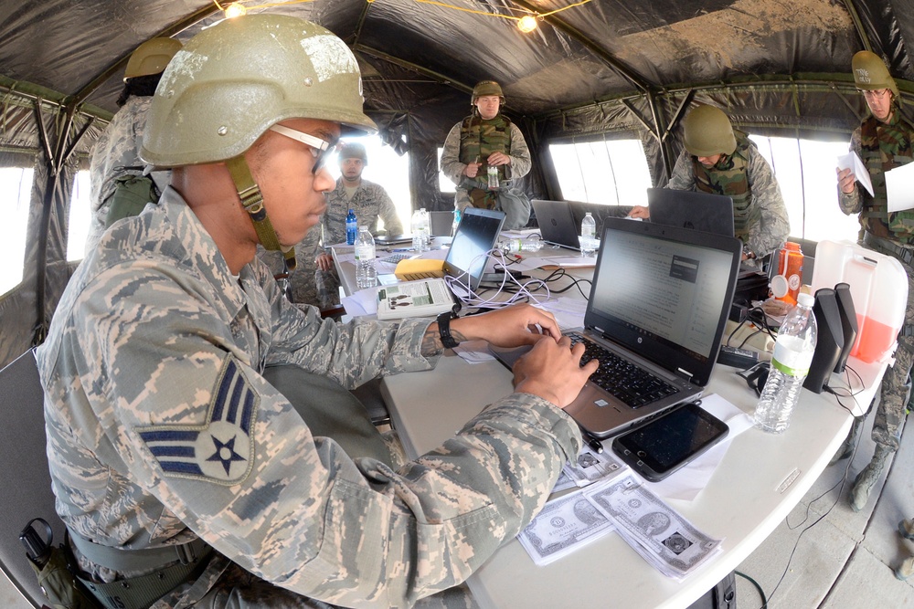 Contracting personnel sharpen skills during field exercise