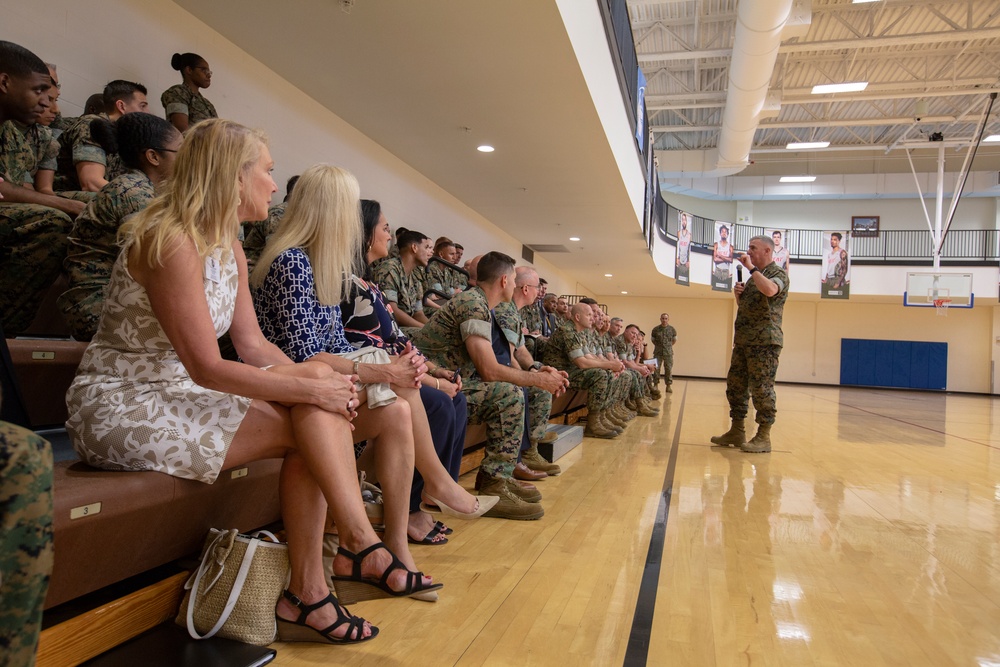 General Walters visits U.S. Southern Command