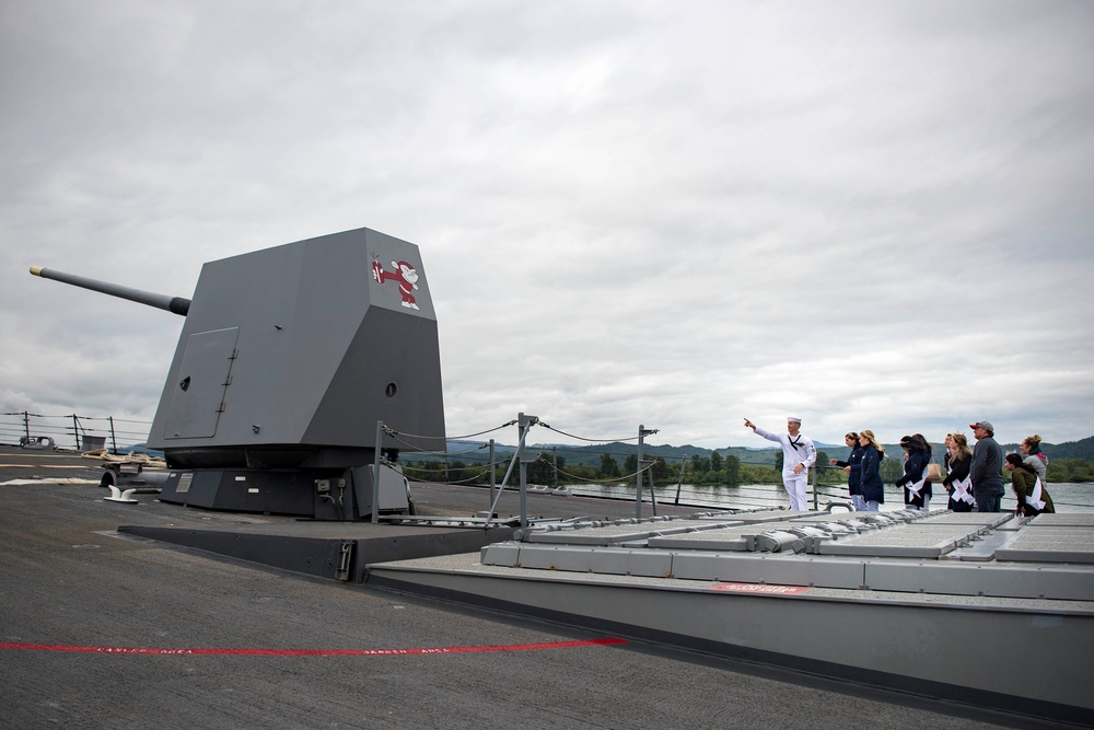 US Navy Ships Arrive for Rose Festival