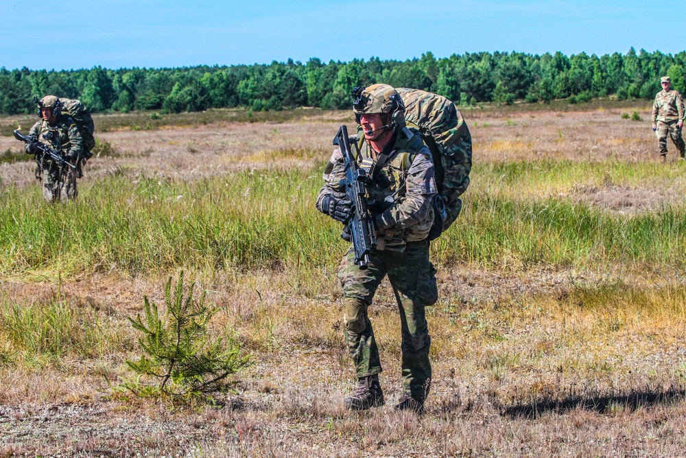 Spanish long-range recon land for Saber Strike 18