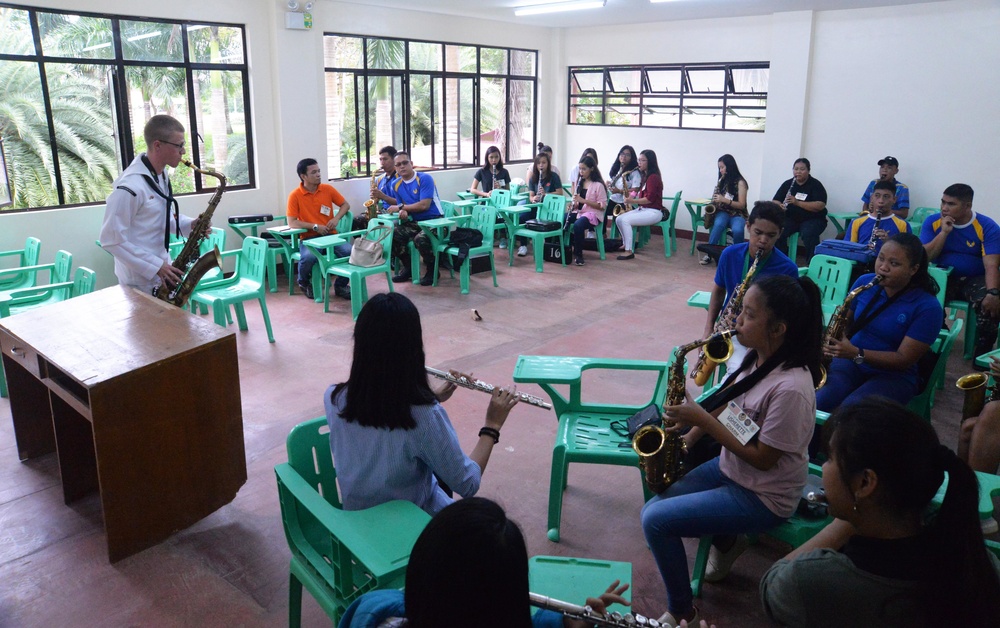 U.S. 7th Fleet Band coaches students in Puerto Princesa