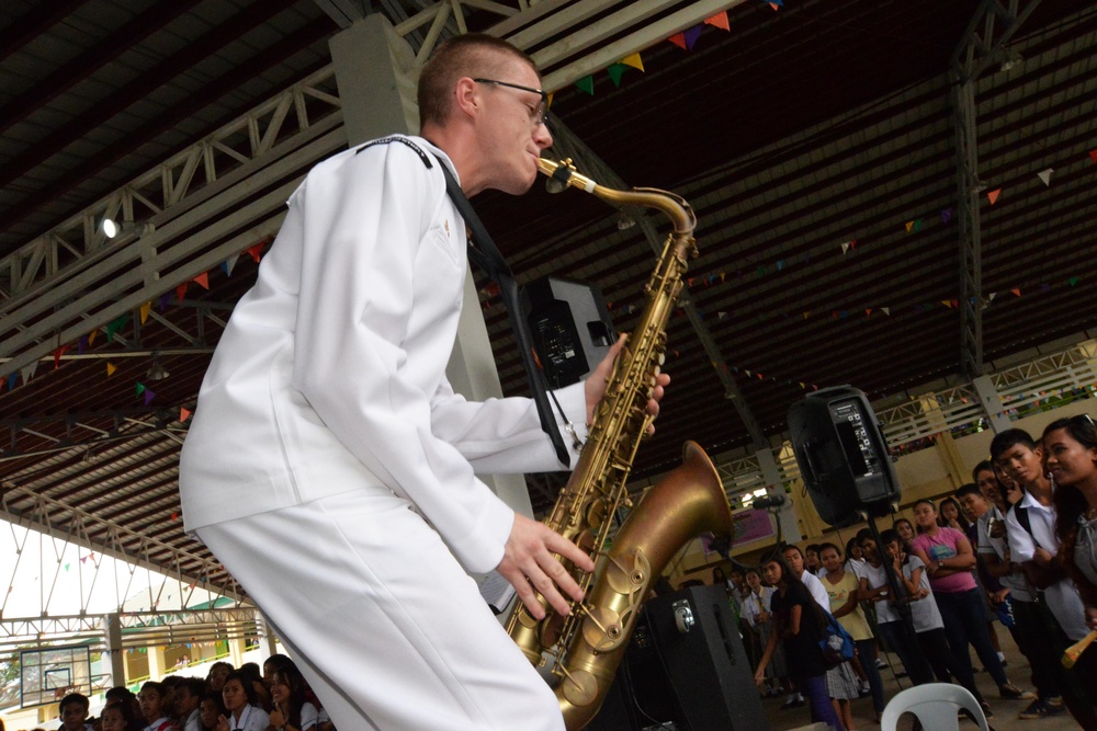 7th Fleet Band plays for students in Puerto Princesa