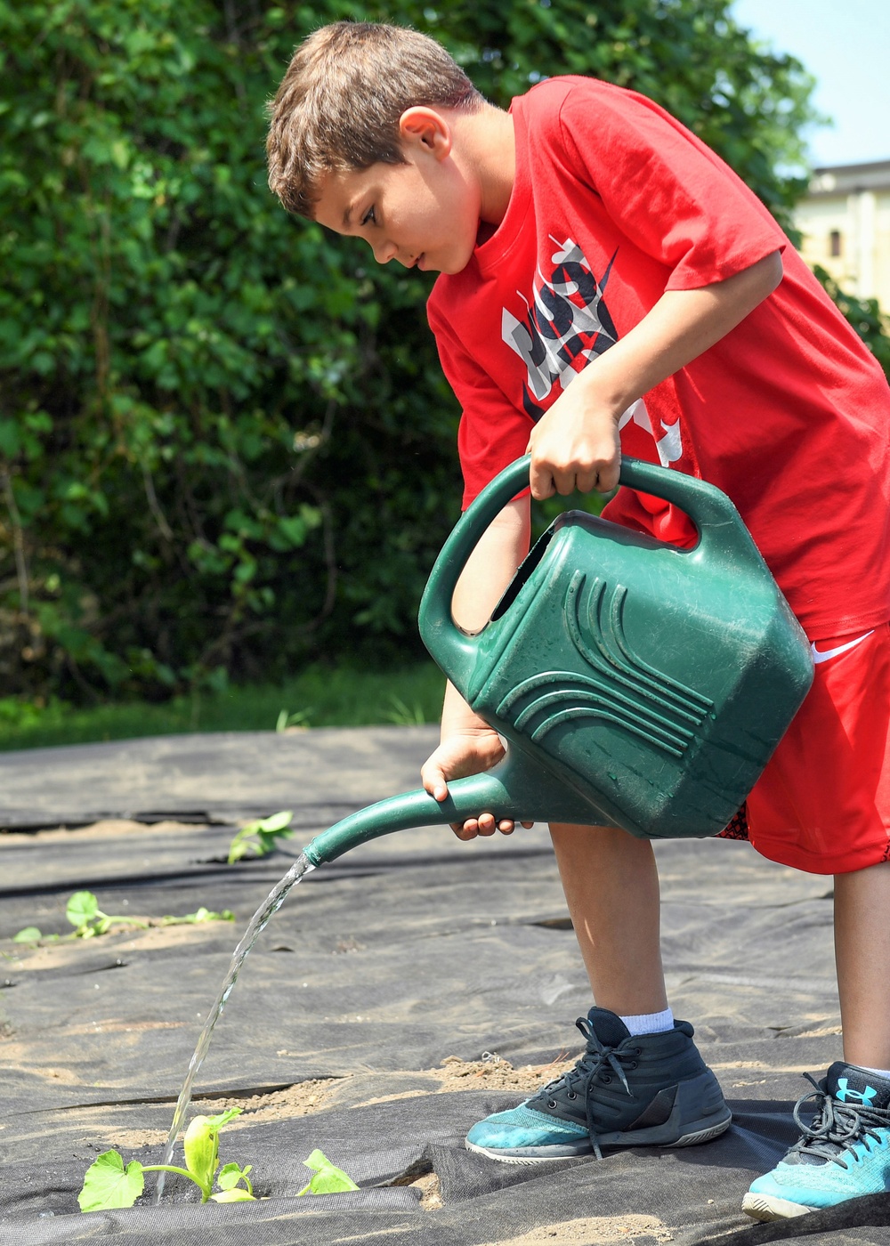 Volunteers, children spruce up Community Garden