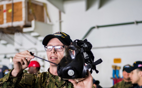 Sailors conduct gas mask trainng