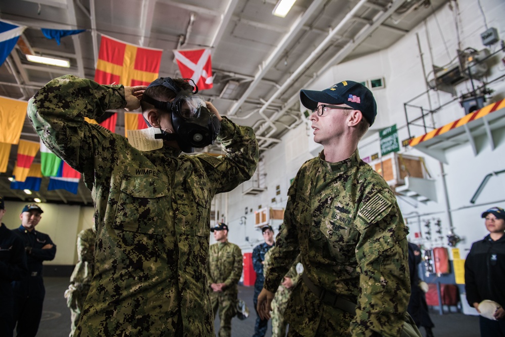 Sailors conduct gas mask trainng