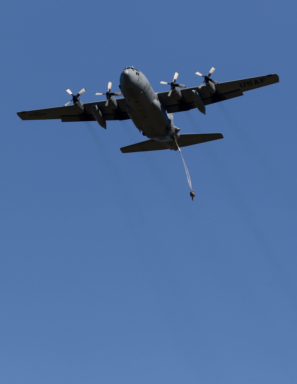 173rd Airborne conducts massive jump wth allied forces