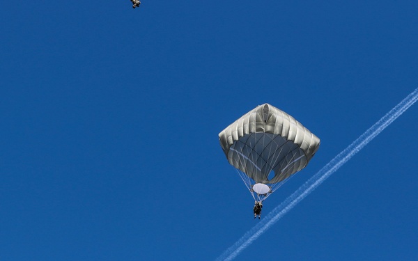 173rd Airborne conducts massive jump wth allied forces