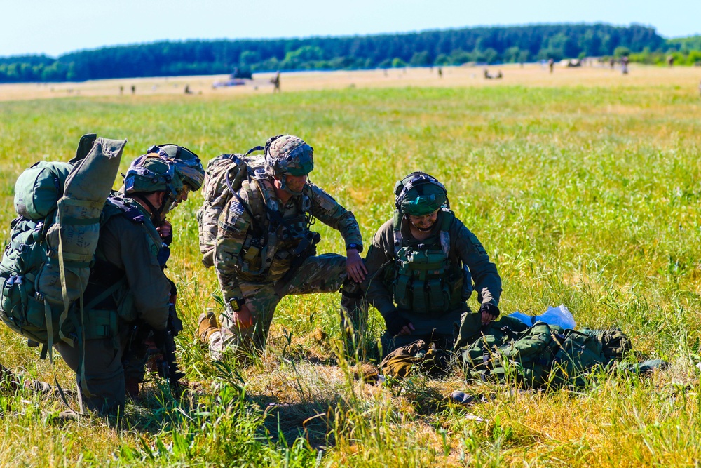 173rd Airborne conducts massive jump wth allied forces