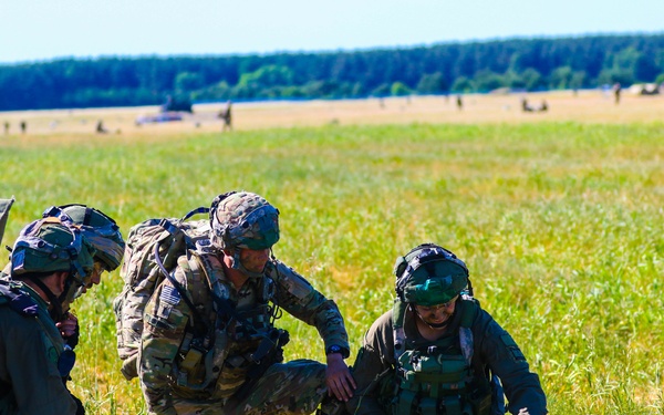 173rd Airborne conducts massive jump wth allied forces