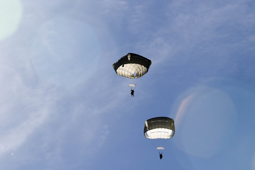 173rd Airborne conducts massive jump wth allied forces