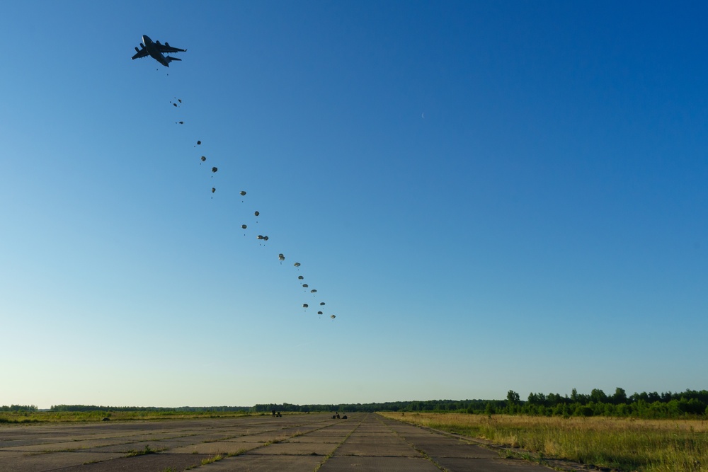 82nd Airborne Division descends on Baltics