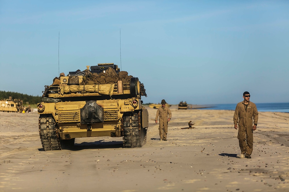 Dvids Images 26th Meu Marines Romanian Marines Return To Oak Hill After Amphibious Landing 1624