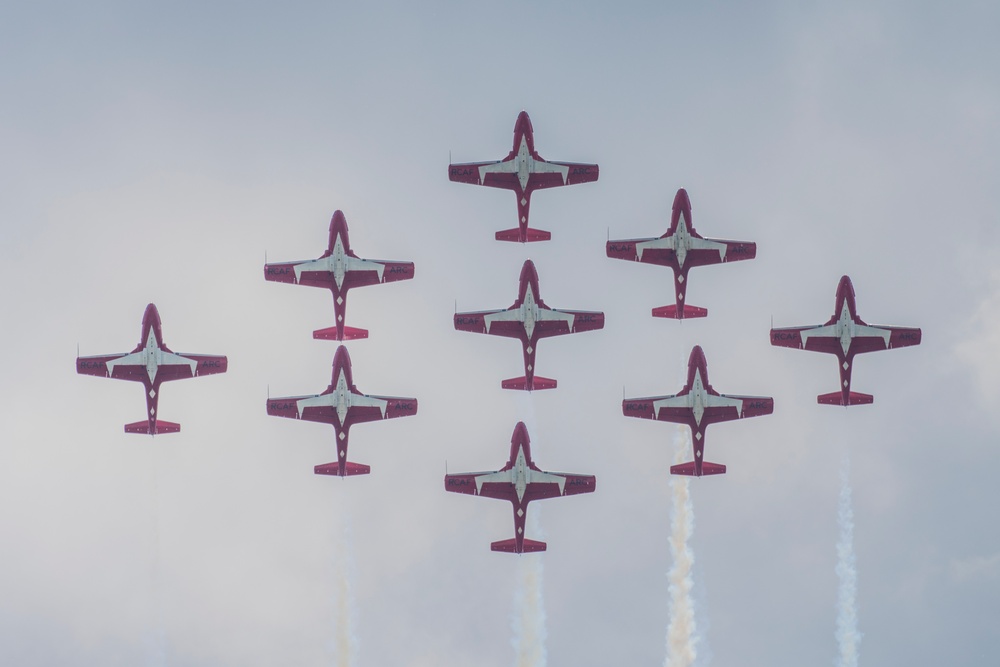 Royal Canadian Air Force Snowbirds perform at the 2018 Thunder of Niagara International Air Show