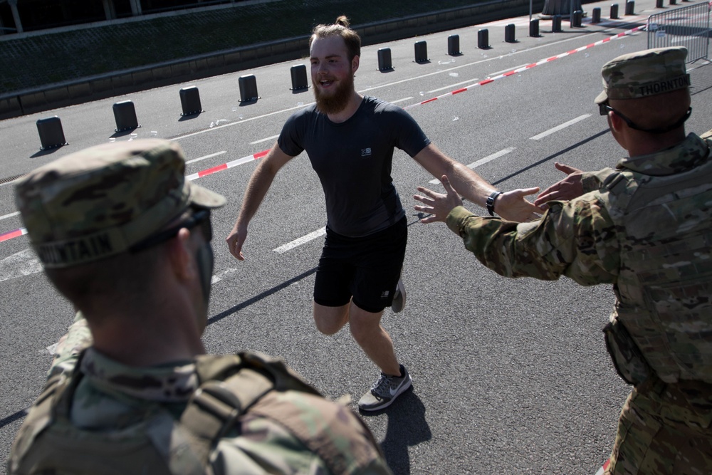 2CR joins military display during Citadale Kaunas Marathon