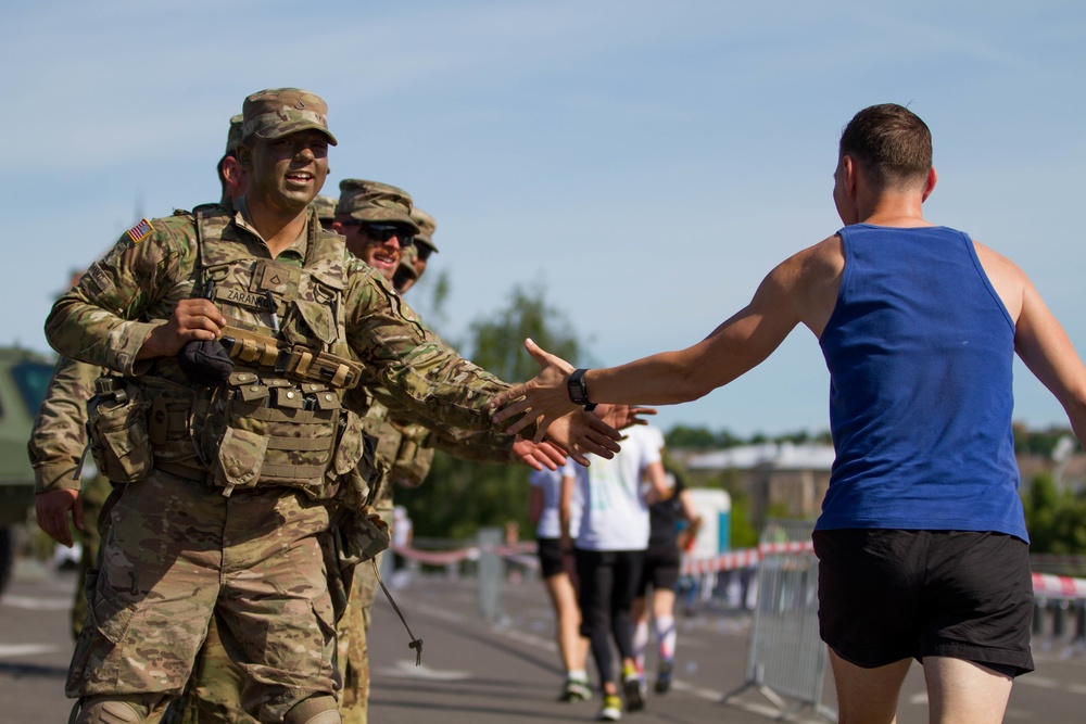 2CR joins military display during Citadale Kaunas Marathon