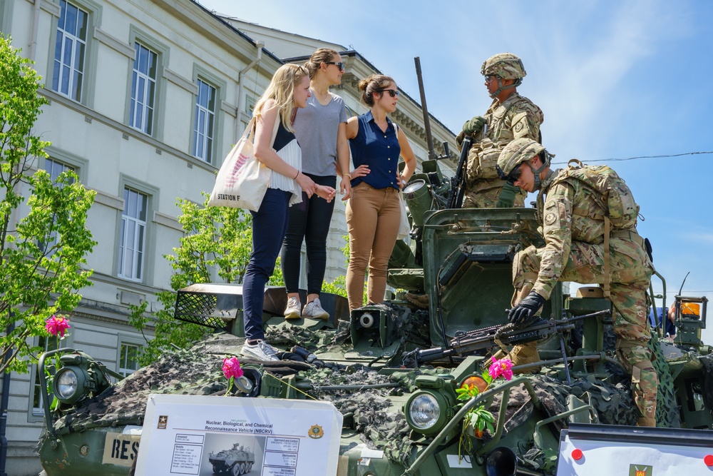 Lithuania, US put on a display in Vilnius