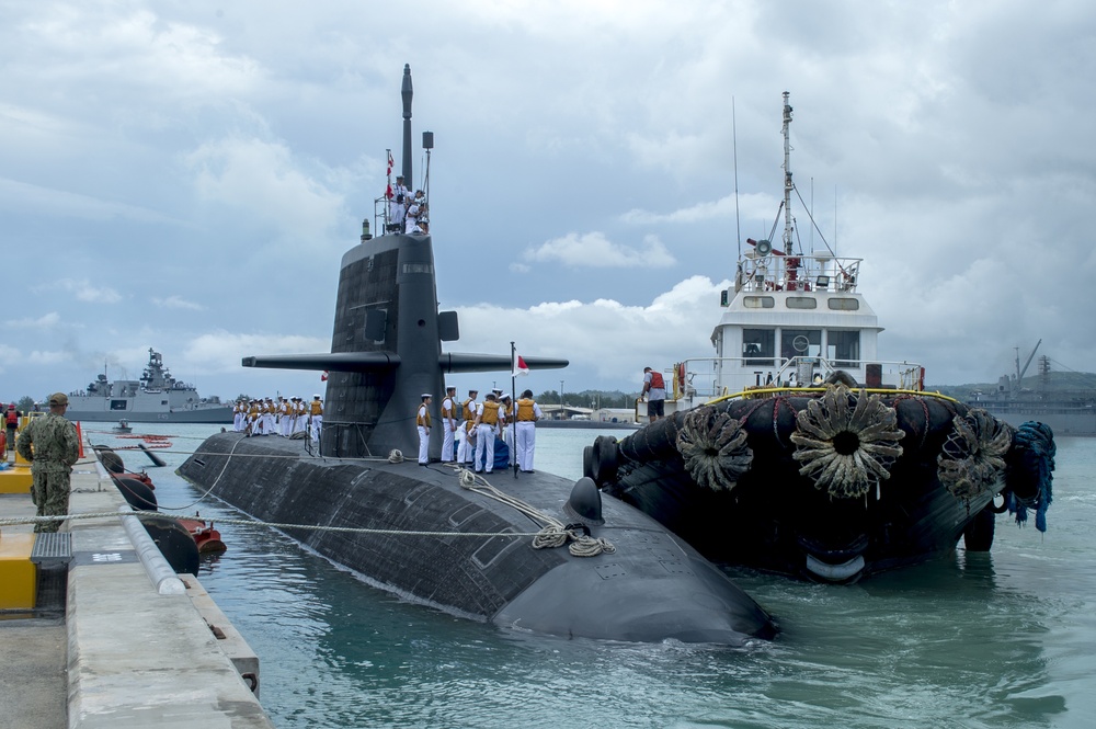 CSS-15 Welcomes JS Soryu to Guam