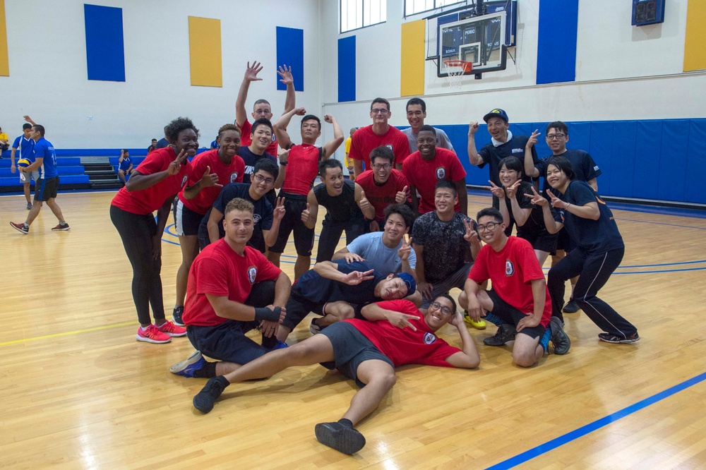 USS Antietam (CG 54) Sailors and JS Fuyuzuki (DD 118) Sailors pose for a photo after a volleyball match during exercise Malabar 2018