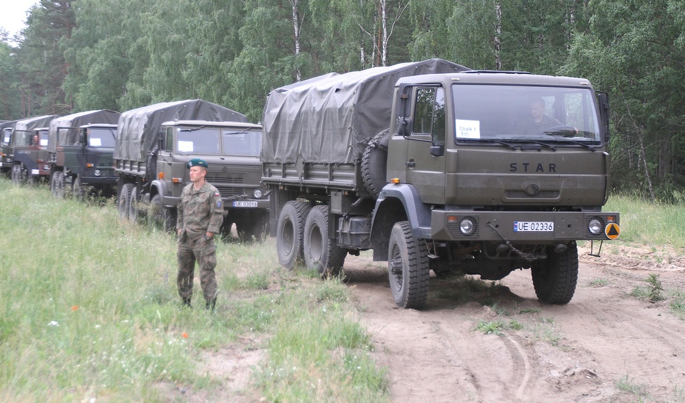 A Polish soldier prepares to escort a convoy during Bull Run 5.5