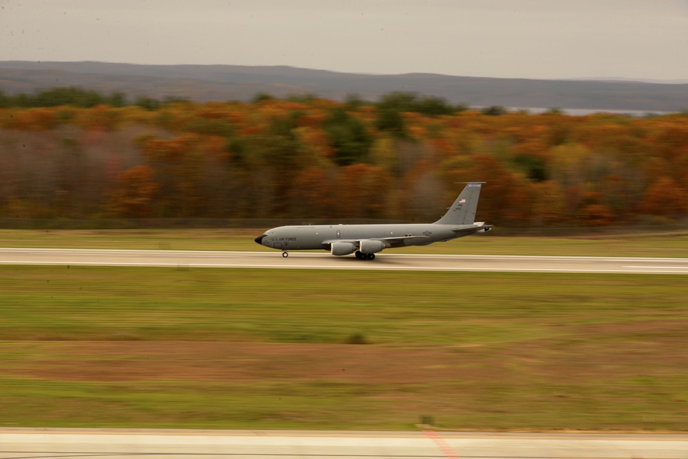 KC-135: Pease Landing