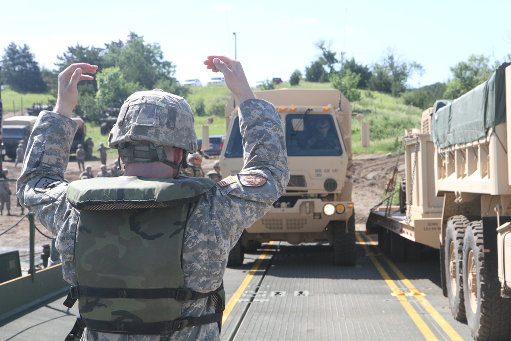 Engineer company crosses the Missouri River