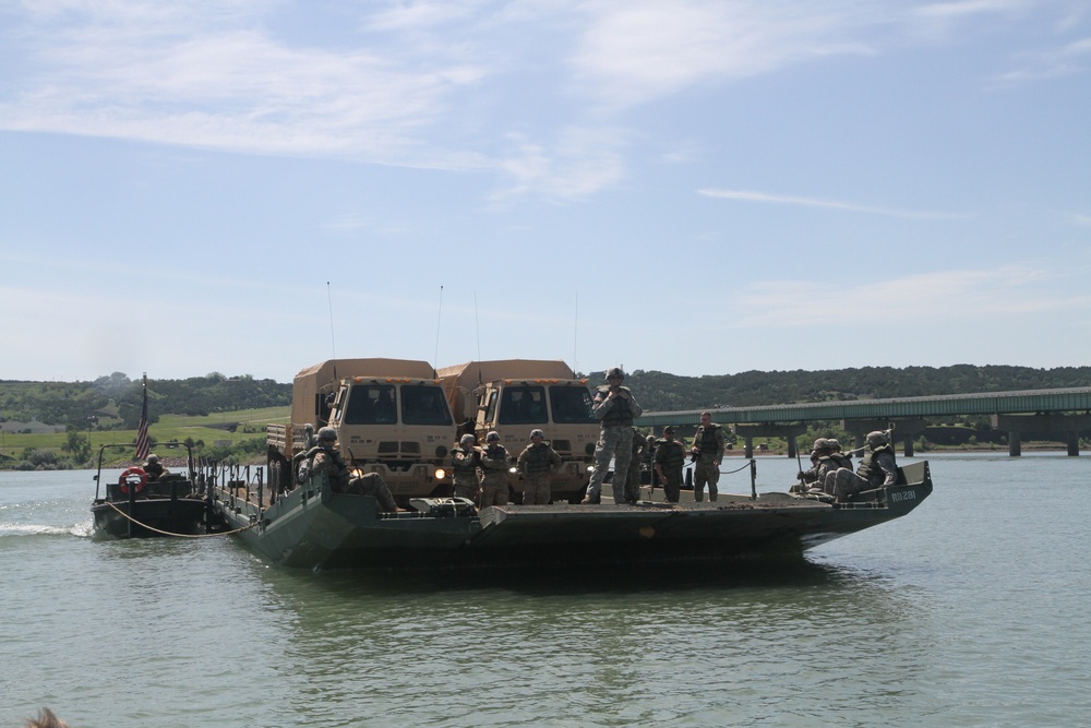 Engineer company crosses the Missouri River