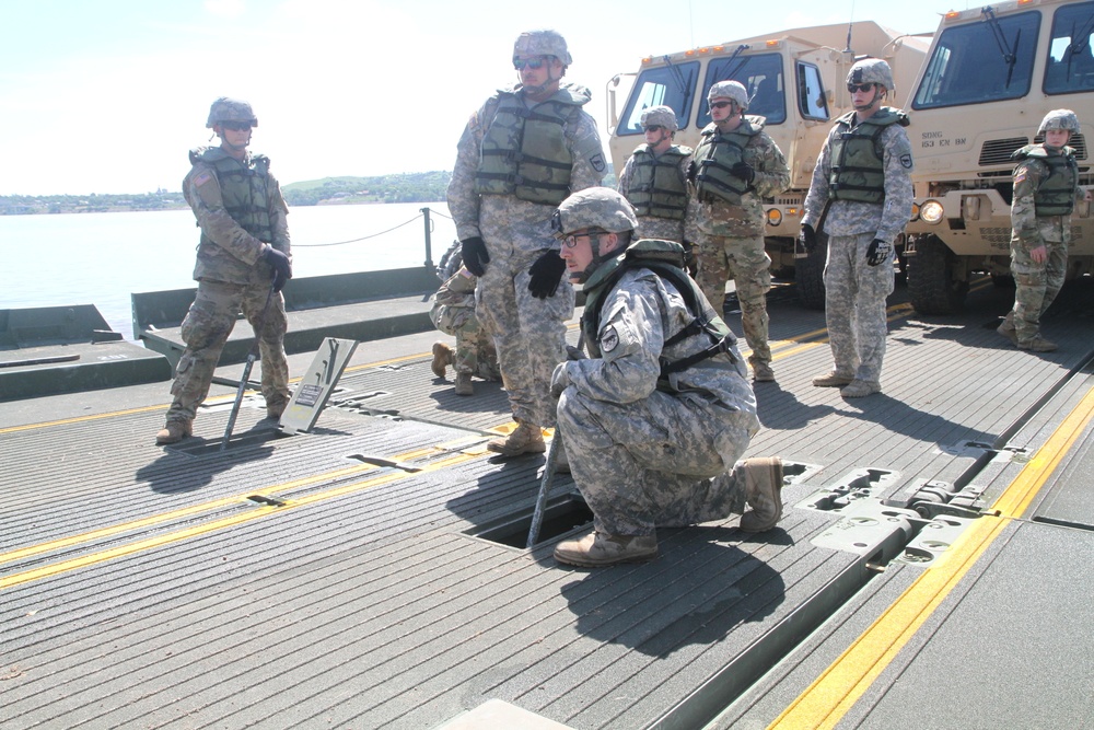 Engineer company crosses the Missouri River